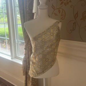 This is a gorgeous peace, handmade with a beautiful fabric.